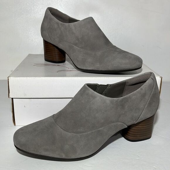 Clarks Un.Cosmo Zip Unstructured Suede Booties - Picture 1 of 9